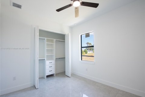 House in Lehigh Acres, Florida 3 bedrooms, 165.37 sq.m. № 2018696 - photo 21