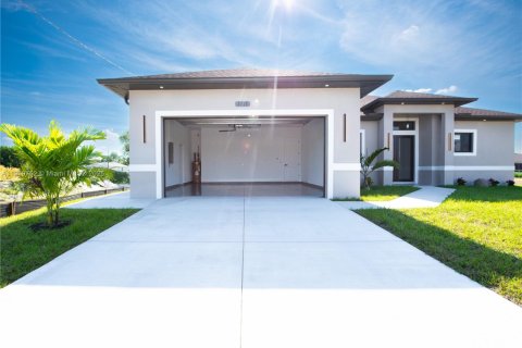 House in Lehigh Acres, Florida 3 bedrooms, 165.37 sq.m. № 2018696 - photo 29