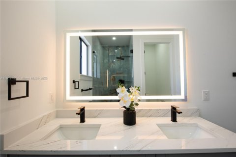 House in Lehigh Acres, Florida 3 bedrooms, 165.37 sq.m. № 2018696 - photo 19