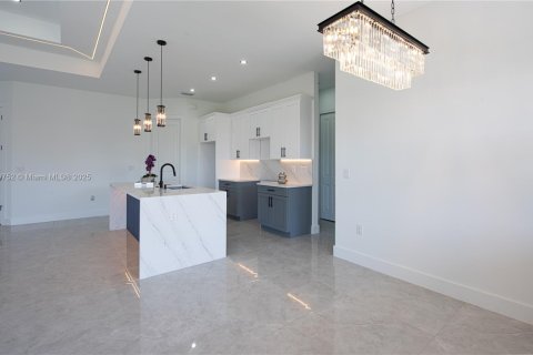 House in Lehigh Acres, Florida 3 bedrooms, 165.37 sq.m. № 2018696 - photo 6