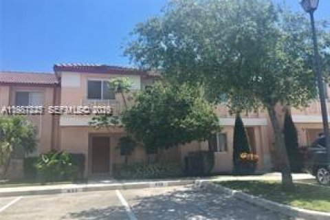Adosado en Pembroke Pines, Florida 3 dormitorios, 136.38 m2 № 2051793