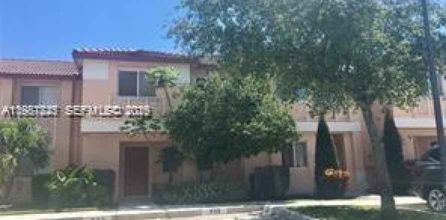 Adosado en Pembroke Pines, Florida 3 dormitorios, 136.38 m2 № 2051793