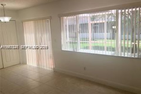 Adosado en alquiler en Pembroke Pines, Florida, 3 dormitorios, 136.38 m2 № 2051793 - foto 4