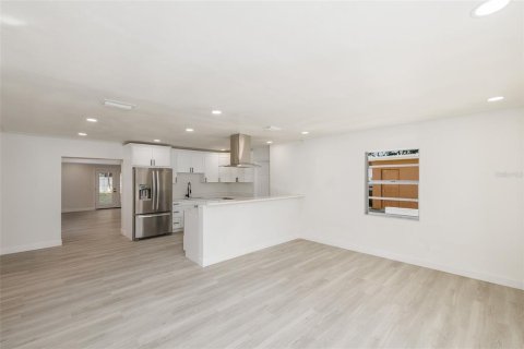 Villa ou maison à vendre à Saint Petersburg, Floride: 4 chambres, 195.65 m2 № 2143357 - photo 3