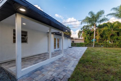 Villa ou maison à vendre à Saint Petersburg, Floride: 4 chambres, 195.65 m2 № 2143357 - photo 17