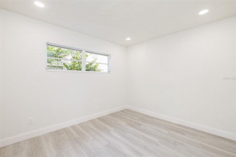 Villa ou maison à vendre à Saint Petersburg, Floride: 4 chambres, 195.65 m2 № 2143357 - photo 8