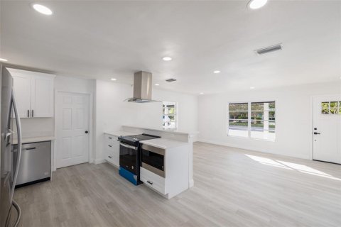 Villa ou maison à vendre à Saint Petersburg, Floride: 4 chambres, 195.65 m2 № 2143357 - photo 6