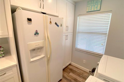 Condominio en alquiler en Sarasota, Florida, 2 dormitorios, 103.86 m2 № 1851166 - foto 9