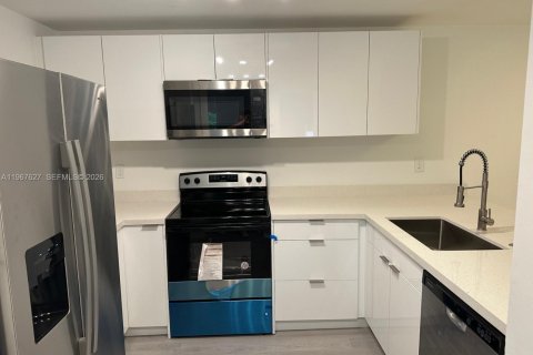 Apartamento en alquiler en Miami, Florida, 2 dormitorios, 70.61 m2 № 2029714 - foto 4