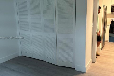 Apartamento en alquiler en Miami, Florida, 2 dormitorios, 70.61 m2 № 2029714 - foto 7