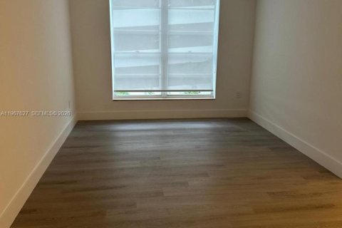 Apartamento en alquiler en Miami, Florida, 2 dormitorios, 70.61 m2 № 2029714 - foto 2
