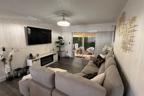 Купить кондоминиум в Майами, Флорида 3 спальни, 101.26м2, № 2040223 - фото 3