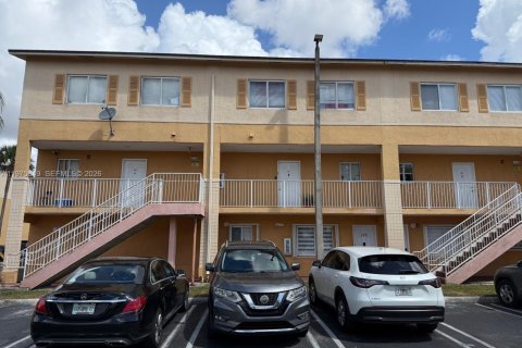 Condo in Miami, Florida, 3 bedrooms  № 2040223