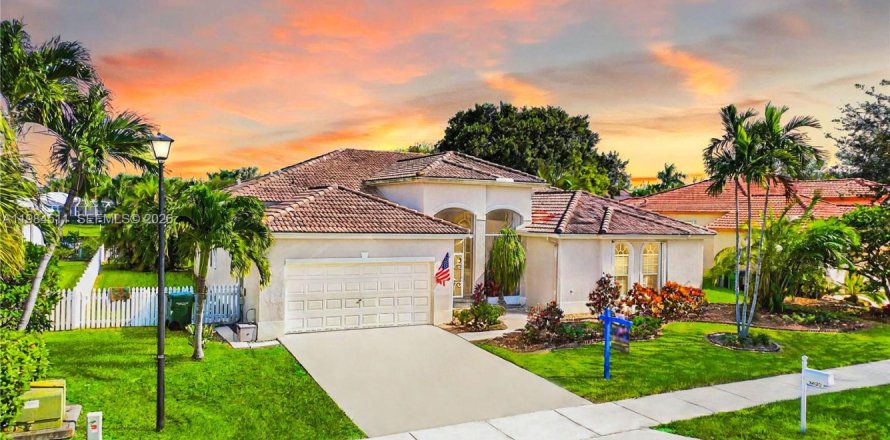 Дом в Хомстед, Флорида 5 спален, 228.54м2 № 2045543