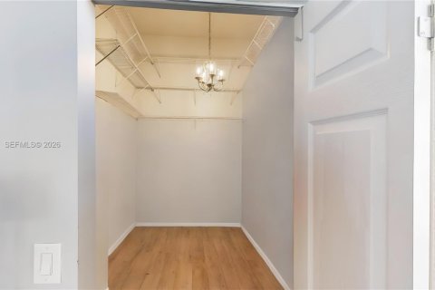 Купить виллу или дом в Хомстед, Флорида 5 спален, 228.54м2, № 2045543 - фото 28