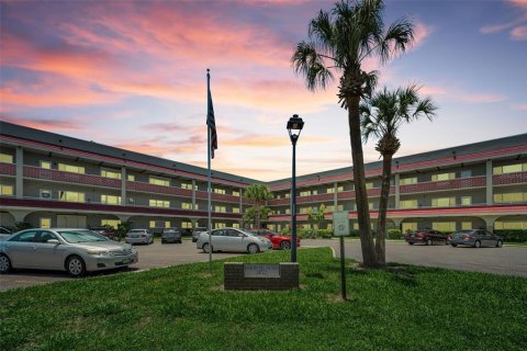 Condominio en Clearwater, Florida, 2 dormitorios № 2205237
