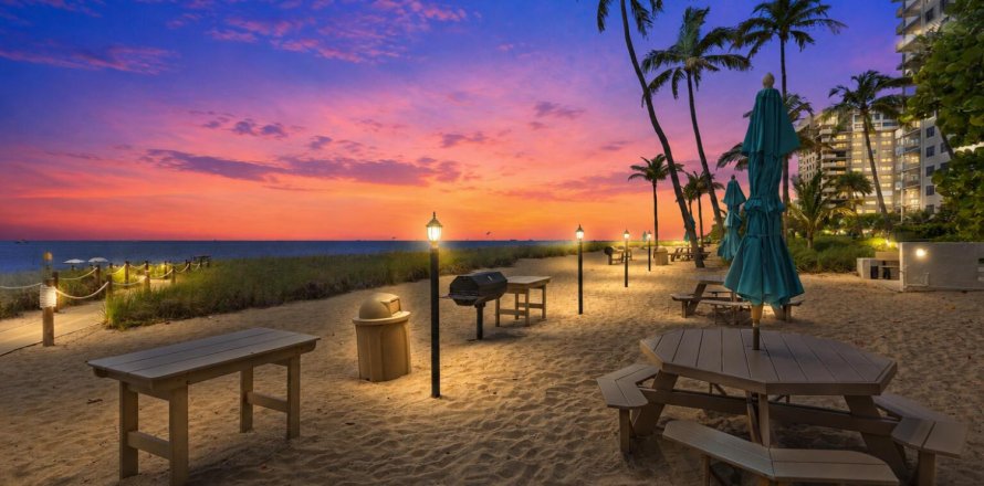 Condo in Lauderdale-by-the-Sea, Florida, 2 bedrooms  № 2370083