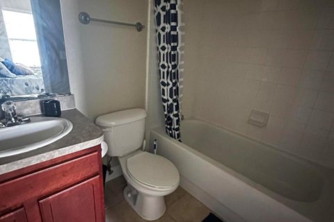 Condo in Gainesville, Florida, 2 bedrooms  № 1080419 - photo 1