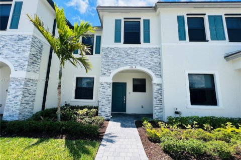 Снять в аренду кондоминиум в Хомстед, Флорида 3 спальни, 137.77м2, № 1956256 - фото 1