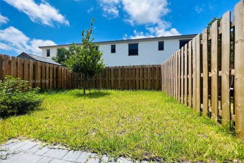 Снять в аренду кондоминиум в Хомстед, Флорида 3 спальни, 137.77м2, № 1956256 - фото 24