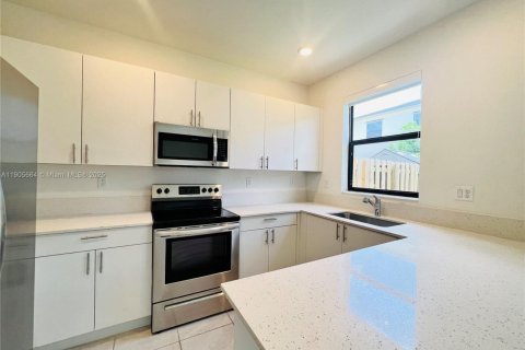 Снять в аренду кондоминиум в Хомстед, Флорида 3 спальни, 137.77м2, № 1956256 - фото 12