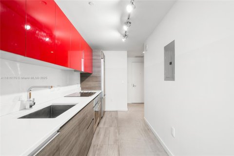 Купить кондоминиум в Майами, Флорида 49.24м2, № 2039511 - фото 3