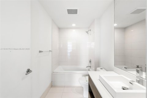 Купить кондоминиум в Майами, Флорида 49.24м2, № 2039511 - фото 23