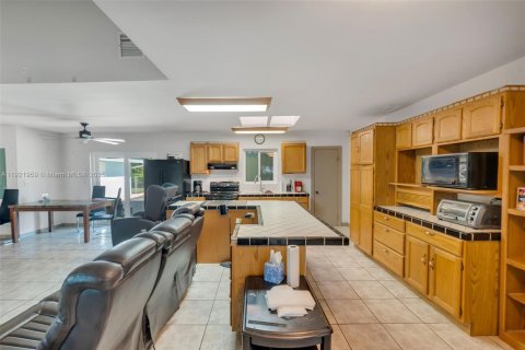 Casa en venta en Homestead, Florida, 3 dormitorios, 189.15 m2 № 1975902 - foto 12