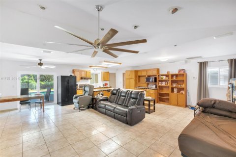 Casa en venta en Homestead, Florida, 3 dormitorios, 189.15 m2 № 1975902 - foto 8