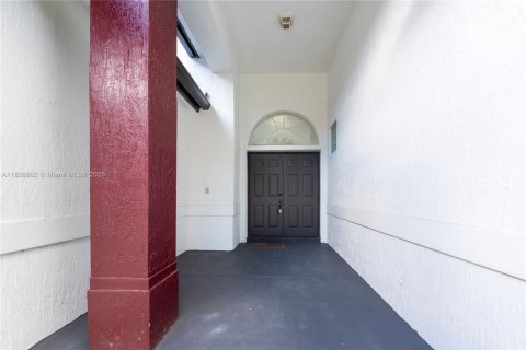 House in Coral Springs, Florida 4 bedrooms, 224.27 sq.m. № 1878952 - photo 2