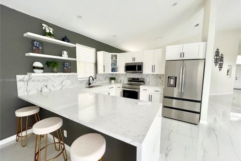 House in Coral Springs, Florida 4 bedrooms, 224.27 sq.m. № 1878952 - photo 9