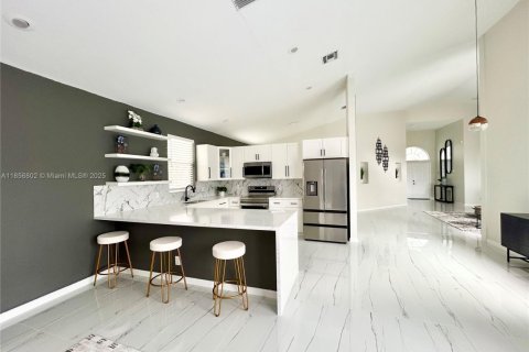 House in Coral Springs, Florida 4 bedrooms, 224.27 sq.m. № 1878952 - photo 8