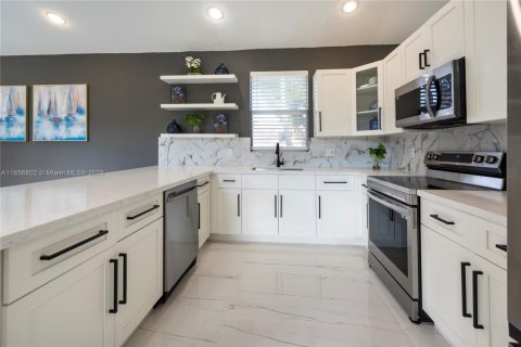 House in Coral Springs, Florida 4 bedrooms, 224.27 sq.m. № 1878952 - photo 7