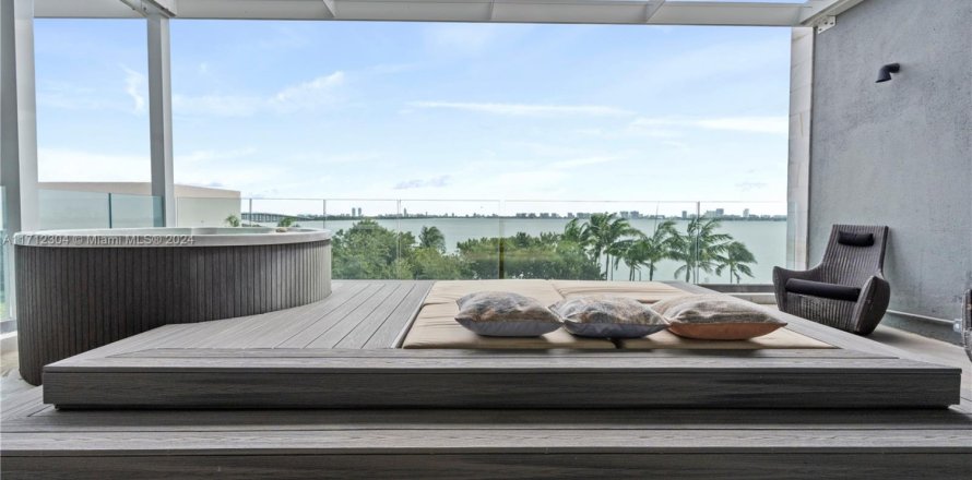 Condo à Miami, Floride, 6 chambres  № 1938141