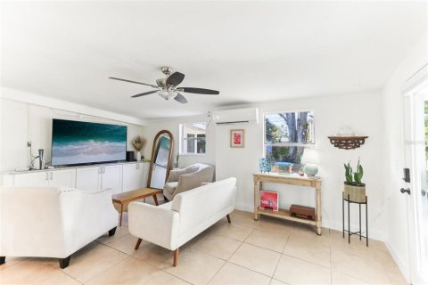 House in Saint Petersburg, Florida 3 bedrooms, 158.31 sq.m. № 1576733 - photo 20