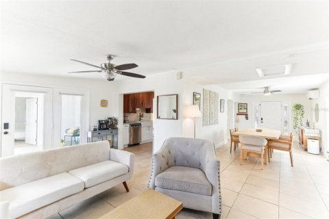 House in Saint Petersburg, Florida 3 bedrooms, 158.31 sq.m. № 1576733 - photo 22