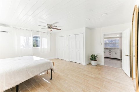 House in Saint Petersburg, Florida 3 bedrooms, 158.31 sq.m. № 1576733 - photo 15