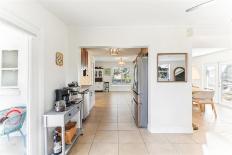 House in Saint Petersburg, Florida 3 bedrooms, 158.31 sq.m. № 1576733 - photo 10