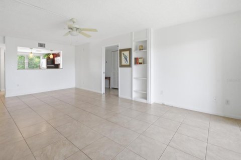 Condo in Tampa, Florida, 2 bedrooms № 2113952 - photo 13