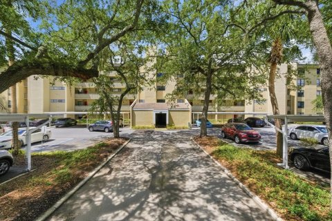 Condo in Tampa, Florida, 2 bedrooms № 2113952 - photo 4