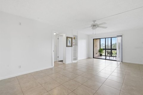 Condo in Tampa, Florida, 2 bedrooms № 2113952 - photo 15