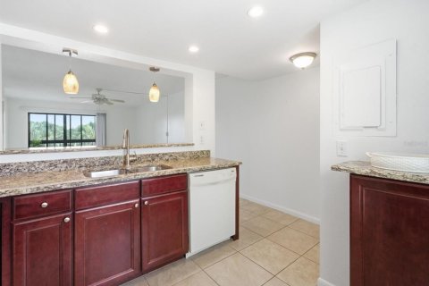 Condo in Tampa, Florida, 2 bedrooms № 2113952 - photo 10
