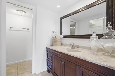 Condo in Tampa, Florida, 2 bedrooms № 2113952 - photo 29