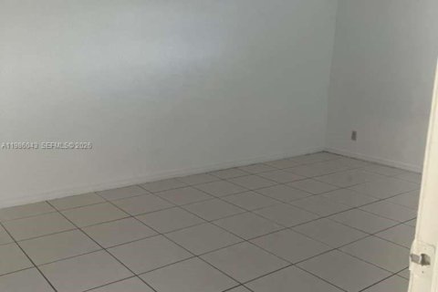 Condo in Miami, Florida, 1 bedroom  № 2253799 - photo 6