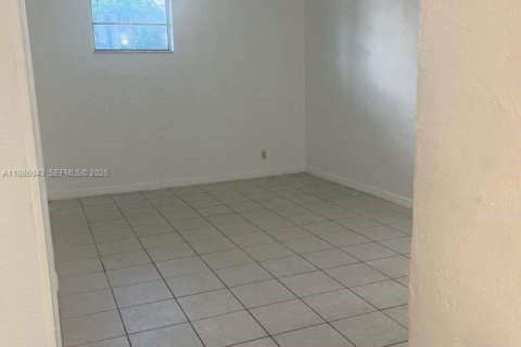 Condo in Miami, Florida, 1 bedroom  № 2253799 - photo 4