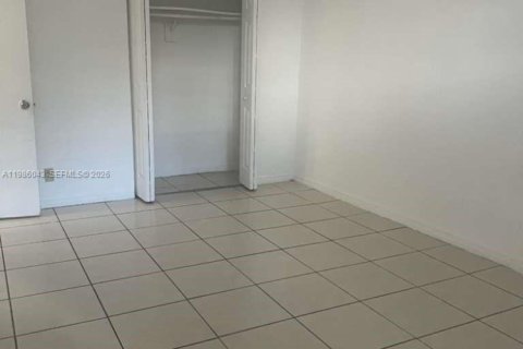 Condo in Miami, Florida, 1 bedroom  № 2253799 - photo 5