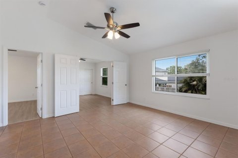 House in Sarasota, Florida 3 bedrooms, 102.56 sq.m. № 1625459 - photo 12