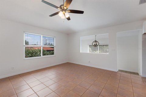 House in Sarasota, Florida 3 bedrooms, 102.56 sq.m. № 1625459 - photo 13