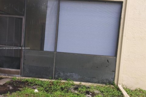 Condo in Coconut Creek, Florida, 2 bedrooms  № 1972794 - photo 4