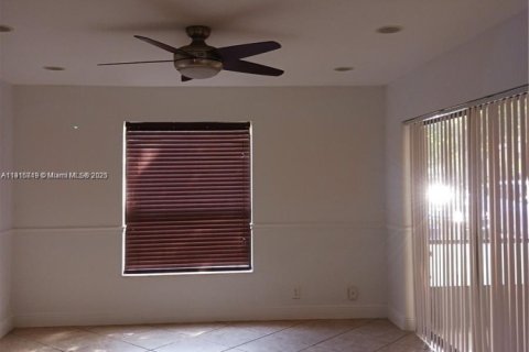 Condo in Coconut Creek, Florida, 2 bedrooms  № 1972794 - photo 12